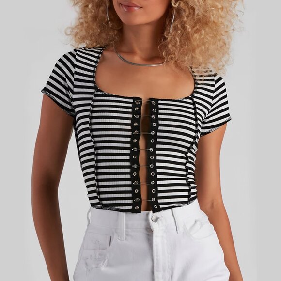 Windsor Black & White Striped Ribbed Knit Crop Top Square Neckline Button Detail - Picture 1 of 5